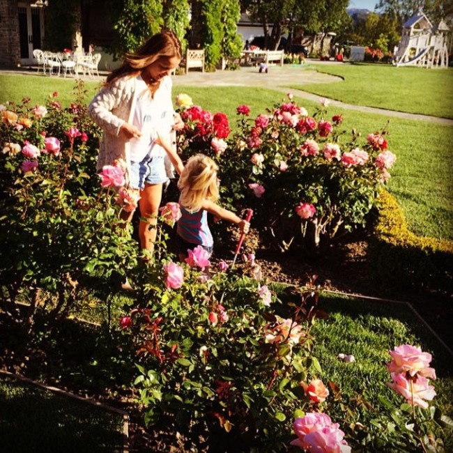 Maxwell, Jessica Simpson, Tina Simpson, Instagram